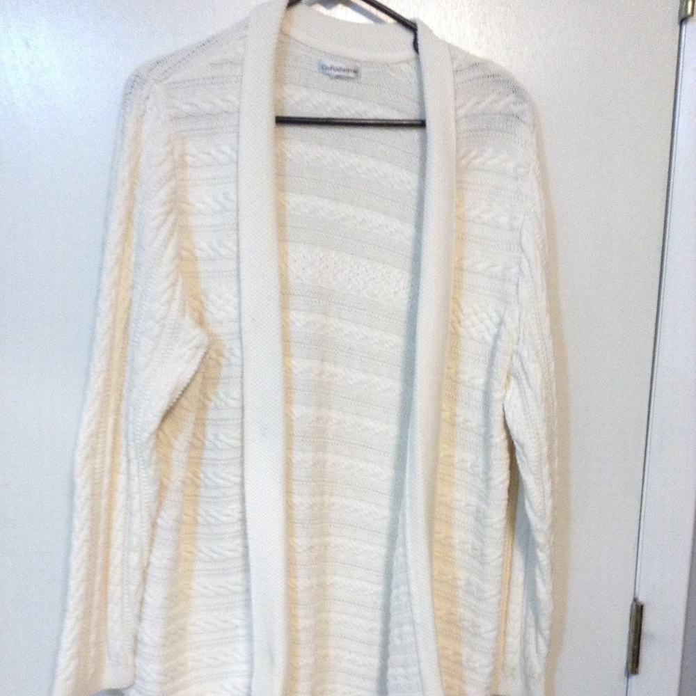 CROFT AND BARROW CREAMY WHITE CARDIGAN SWEATER
